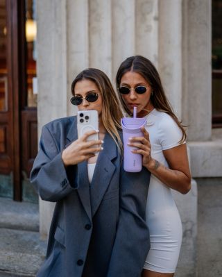 ✨ Když se řekne bez chlapů, tak prostě bez chlapů! 💅 Jen vy dvě, městská džungle, nákupní horečka, dobrá nálada a... Carry...